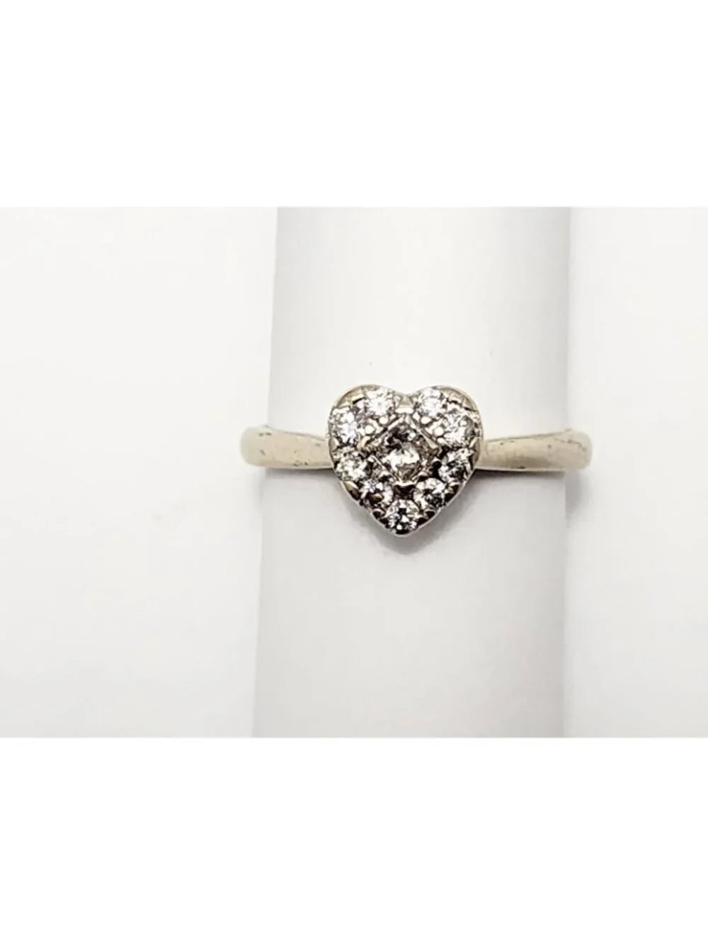 Beautiful 14K Karat Solid White Gold Designer Diamond Heart Ring - Size 6